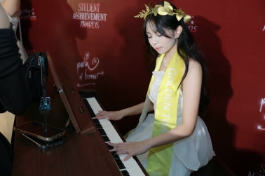 Thanh Hằng: Cô nàng Cóc Vàng học siêu, hoạt động phong trào xịn