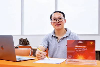 Giải bài toán tồn tại hơn 1 thập kỷ, Tiến sĩ nhà F nhận Sao Khoa học Công nghệ FPT hạng Nhất